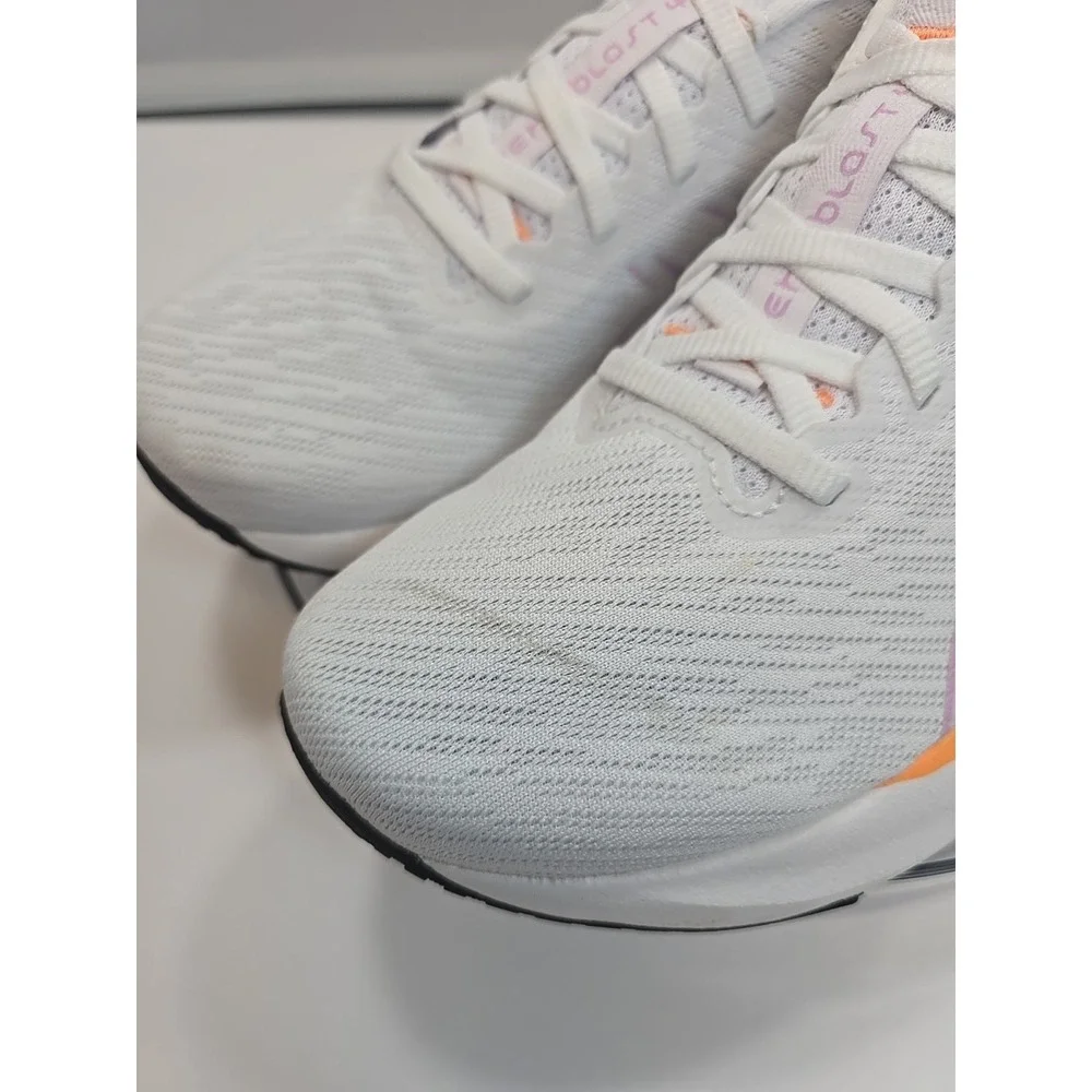 WOMENS 9.5 ASICS Versablast 4 Running Training Shoe White Light Ube 1012B775-100 - Picture 6 of 16